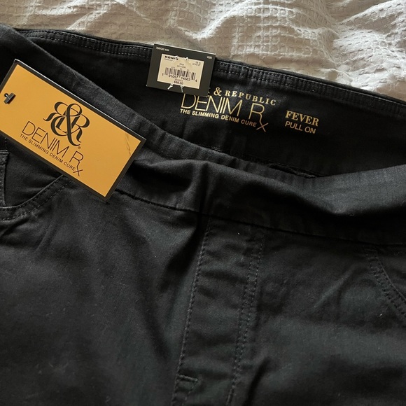 Rock & Republic stretch denim - Picture 4 of 8